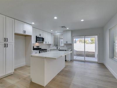 8712 Majestic Pine Ave