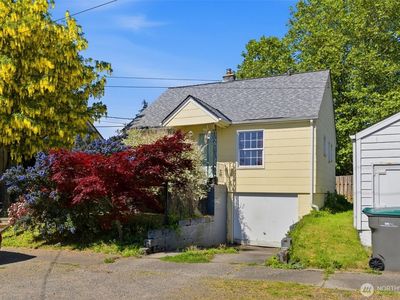 805 Roosevelt Avenue