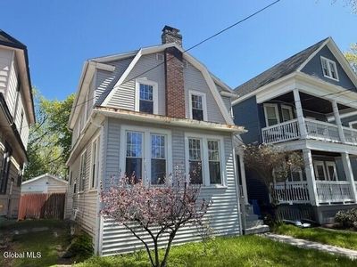 31 Woodlawn Avenue