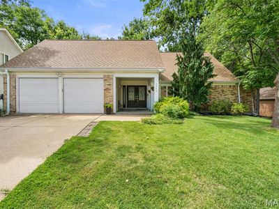 Property at 2045 Country Field Dr, Chesterfield, MO