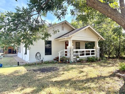 Property at 407 E Bois D Arc St, Leonard, TX
