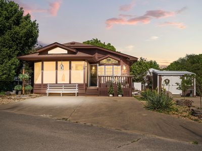 102 Shady Oak Circle