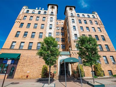 310 Riverside Boulevard #3i
