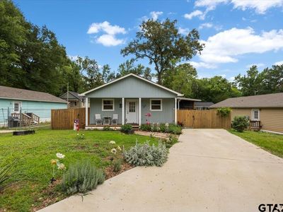 Property at 215 Hull Ave, Gladewater, TX