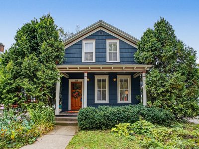 319 Maple St W