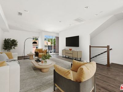 2930 Rowena Ave #2