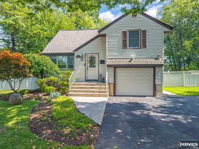 Property at 376 Chelsea St, Paramus, NJ