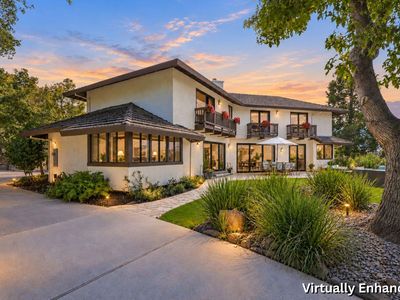 9 Burning Tree Court