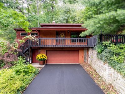 Property at 486 Woodlawn Rd, Jeannette, PA