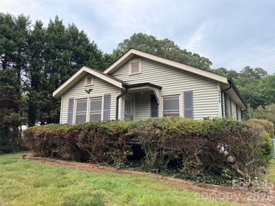 2475 Shelton Ave