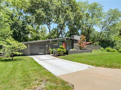 2204 W 71st Ter