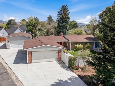 7840 W Crestwood Dr