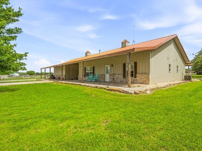 2400 Horsemans Dr