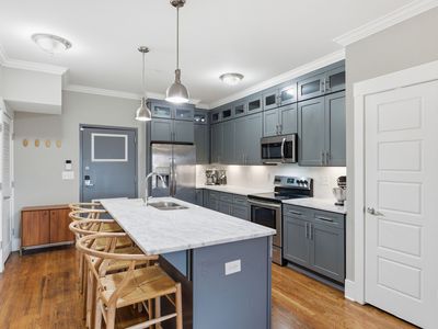 3303 Gallatin Pike #402