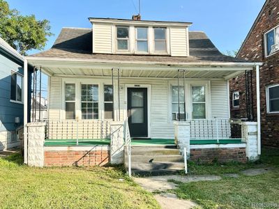 5582 Caniff St