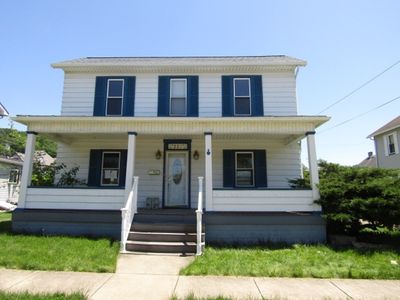 221 S 4th St