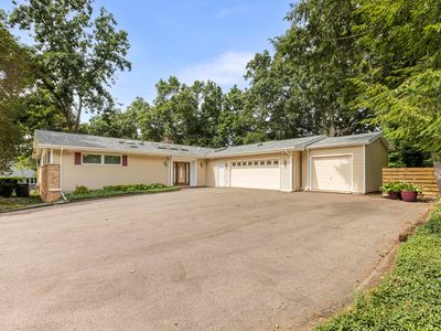 4340 Lakeside Dr