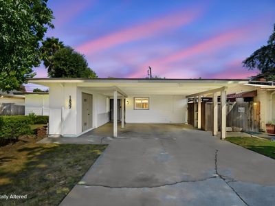 1837 W Rosecrans Way