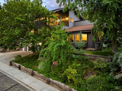 3668 N La Fontana Way