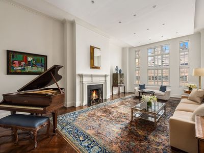 50 E 77th St APT 6A