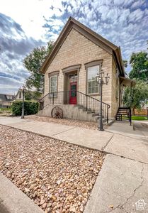 38 E Center St