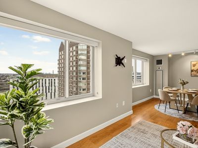 8-12 Museum Way Unit 1902