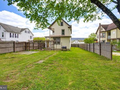 1947 E Grand Ave