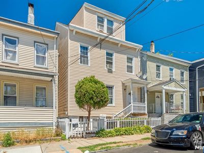 279 4th St