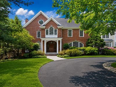 20 Longmeadow Dr