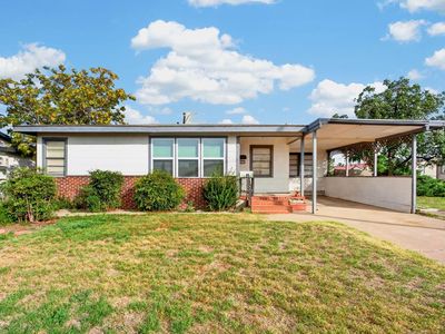 3211 Maple Ave