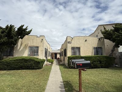 633 W 79th St