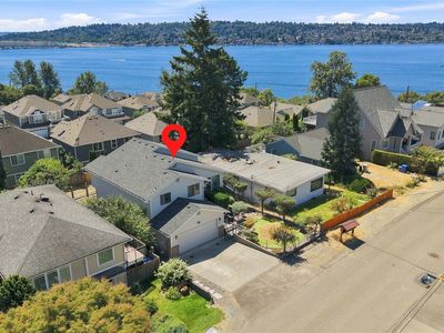 1011 N 28th Place
