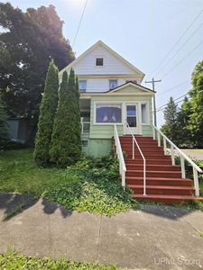 609 W Douglass Ave
