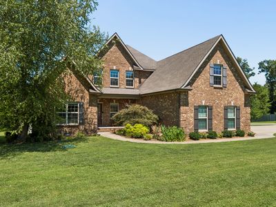 804 Twin View Dr