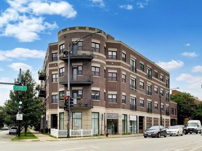3028 W Roscoe St APT 203
