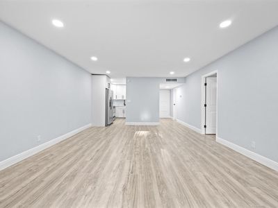 6061 N Falls Cir Dr #109