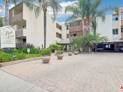 5325 Newcastle Ave Unit 201