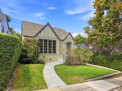 2460 Poppy Dr