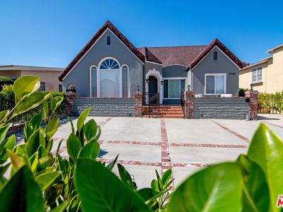 5761 W Olympic Blvd