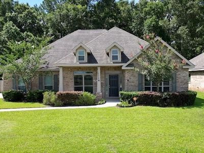 9123 Amelia Dr