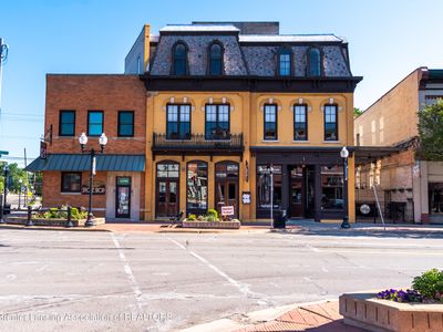 109 E Grand River Ave APT 5