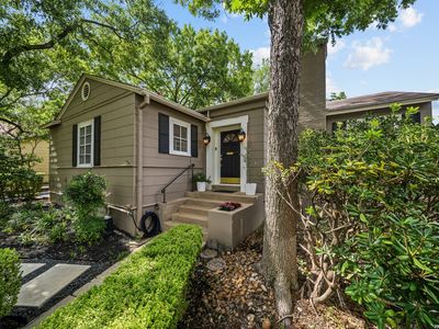 330 W AGARITA AVE