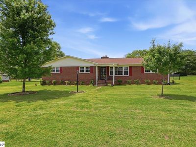 Property at 18 Fairlane Dr, Mauldin, SC
