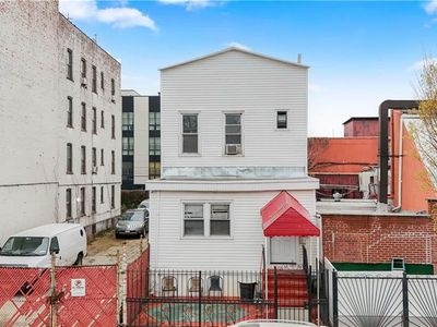 14 E 32nd St