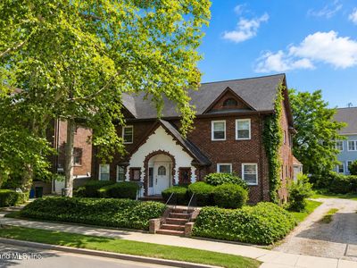 14-16 Lawrence Ave
