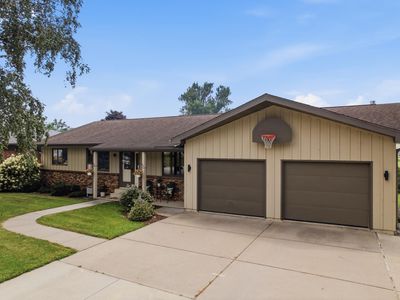 220 Country Club Dr