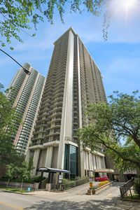 6007 N Sheridan Rd APT 27B