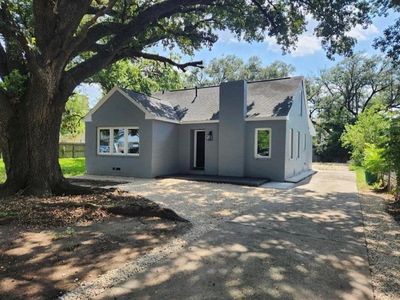 204 Center St