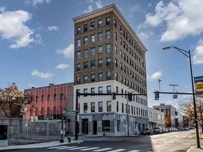 46 Amesbury St APT 2B