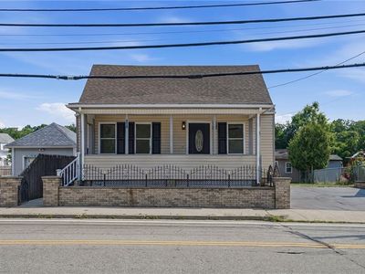 902 Main St